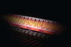 Napoleon Phantom Rogue SE 425 Gasgrill, Mattschwarz Mit Sizzle Zone Und Heckbrenner - Modell 2023 -Camping Geschäft Napoleon Phantom Rogue RSE RearBurner GLow