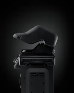 Napoleon Phantom Rogue SE 425 Gasgrill, Mattschwarz Mit Sizzle Zone Und Heckbrenner - Modell 2023 -Camping Geschäft Napoleon Phantom Rogue RSE425SIBK 1PHM Detail Lid