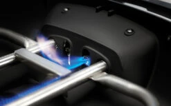 Napoleon Phantom TravelQ PRO285X Kompakt Gasgrill, Mattschwarz - Mit Klappbarem Wagen Inkl. Warmhalterost - Modell 2023 -Camping Geschäft Napoleon Phantom TravelQ PRO285X jet fire zuendung