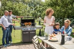 Napoleon Prestige 500 Gasgrill, Charcoal Grau - Mit Safety Glow - Modell 2023 -Camping Geschäft Napoleon Prestige 500 grau p500grey lifestyle 1