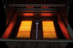 Napoleon Prestige Pro 825-3 Edelstahl Gasgrill Inkl. Drehspieß Und Bodenbeleuchtung - Modell 2023 -Camping Geschäft Napoleon Prestige Pro 825 sizzle zone 1