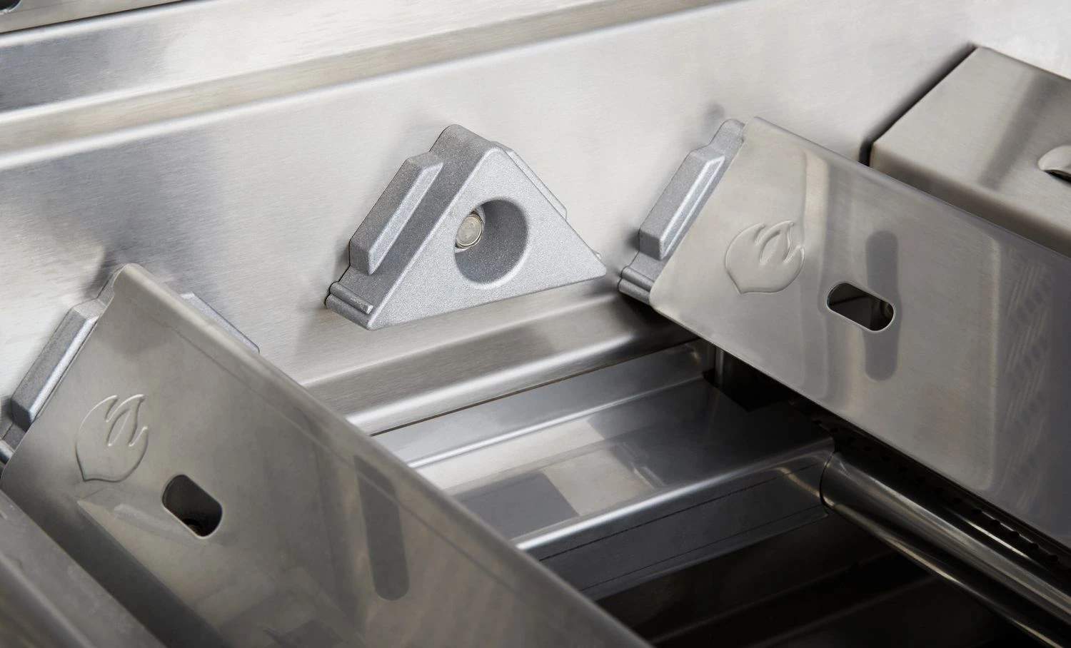 Napoleon Prestige Pro 665-3 Edelstahl Gasgrill Inkl. Drehspieß - Modell 2023 19 Napoleon Prestige Pro 665-3 Edelstahl Gasgrill Inkl. Drehspieß - Modell 2023 – Bild 17