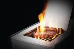 Napoleon Rogue XT 425 Edelstahl Gasgrill Mit Sizzle Zone - Modell 2023 -Camping Geschäft Napoleon Rogue XT Sizzle Zone Edelstahl mit Steaks