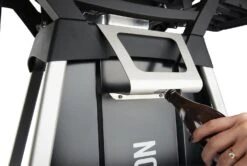 Napoleon TravelQ PRO285 Kompakt Gasgrill Schwarz Mit Untergestell - Modell 2023 -Camping Geschäft Napoleon TravelQ Pro285 Untergestell Flaschenoeffner