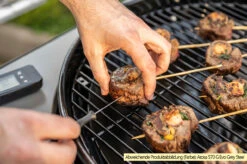 Outdoorchef Gas Kugelgrill Arosa 570 G Evo Black Style - Inkl. Blazing-/Cooking Zone Kit Plus 31 Outdoorchef Gas Kugelgrill Arosa 570 G Evo Black Style - Inkl. Blazing-/Cooking Zone Kit Plus -Camping Geschäft Outdoorchef Arosa 570 G Evo emaillierter Grillrost 1