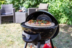 Outdoorchef Gas Kugelgrill Chelsea 420 G Pizzaofen - Pizza Chef Inkl. Grillfürst Pizzastein, Pizzaheber Und Pizzaschneider -Camping Geschäft Outdoorchef Gas Kugelgrill Chelsea 420 G Pizza Chef Set