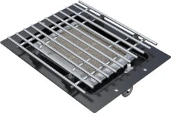 Outdoorchef Dualchef S 425 G Edelstahl Gasgrill Mit Seitenkocher + Blazing Zone Infrarotbrenner + DGS Gusseisen Grillrost 2 Stk. + DGS Gemüse Grillrost 2 Stk. -Camping Geschäft Outdoorchef Keramikbrenner Dualchef 18 212 80 1