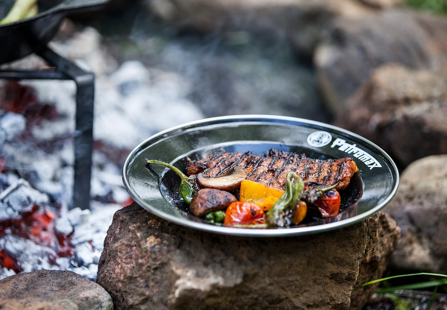 Petromax Emaille Teller / Ø22 Cm / Schwarz, 2 Stück 4 Petromax Emaille Teller / Ø22 Cm / Schwarz, 2 Stück – Bild 2