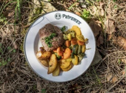 Camping Geschäft -Camping Geschäft Petromax Emaille Teller 22cm weiss Lifestyle01