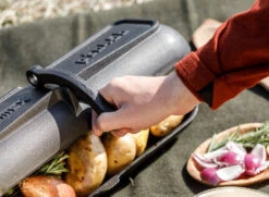 Petromax Kartoffelbräter XL Aus Gusseisen -Camping Geschäft Petromax Gusseisen Kartoffelbraeter gross gefuellt