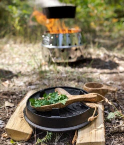 Petromax Griffschale Olivenholz / 23 Cm 9 Petromax Griffschale Olivenholz / 23 Cm -Camping Geschäft Petromax Olivenholz Griffschale 23cm Lifestyle02