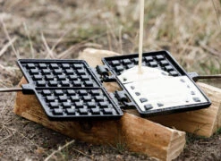 Petromax Waffeleisen Kurz 8 Petromax Waffeleisen Kurz -Camping Geschäft Petromax Waffeleisen kurz Anwendung01