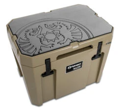 Petromax Haft-Auflage Für Kühlbox Kx25 Grau Mit Drachenemblem -Camping Geschäft Petromax kx25 padg d Haft Auflage Kuehlbox kx25 sand grau Drachen 3 1624970466
