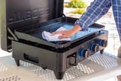 Pit Boss Plancha Grill Ultimate Plancha 3-Brenner - Mit Untergestell -Camping Geschäft Pit Boss Planchagrill 3 Brenner leichte Reinigung