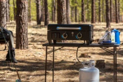 Pit Boss Plancha Grill Ultimate Plancha 2-Brenner - Mit Untergestell -Camping Geschäft Pit Boss Planchagrill Tischgrill Ultimate 2 Brenner