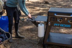 Pit Boss Plancha Grill Ultimate Plancha 2-Brenner - Mit Untergestell -Camping Geschäft Pit Boss Planchagrill Ultimate 2 Brenner Halter Abfall