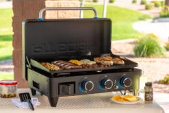 Pit Boss Plancha Grill Ultimate Plancha 3-Brenner - Mit Untergestell -Camping Geschäft Pit Boss Planchagrill Ultimate 3 Brenner Tischgrill 1