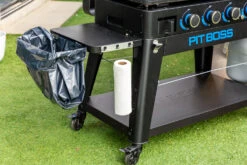 Pit Boss Plancha Grill Ultimate Plancha 4-Brenner - Mit Untergestell -Camping Geschäft Pit Boss Planchagrill Ultimate 4 Brenner Kuechenrollenhalter 1