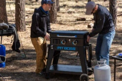 Pit Boss Plancha Grill Ultimate Plancha 2-Brenner - Mit Untergestell -Camping Geschäft Pit Boss Planchagrill Ultimate Plancha 2 Brenner Kompaktgrill