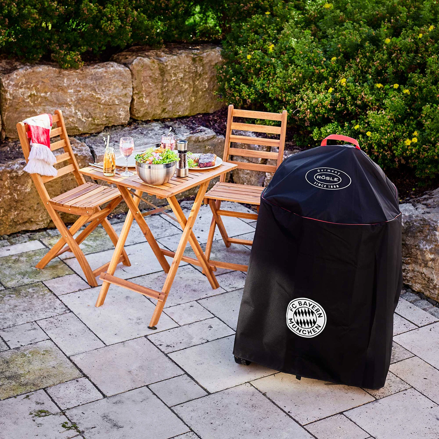 Rösle Abdeckhaube Für Kugelgrill No.1 F50 Sport - FC Bayern Edition 3 Rösle Abdeckhaube Für Kugelgrill No.1 F50 Sport - FC Bayern Edition