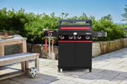 Rösle Videro G4-S VARIO+ Schwarz Gasgrill - FC Bayern Edition - Inkl. FC Bayern Abdeckhaube, Grillzange, Grillbürste Und Grillhandschuhe -Camping Geschäft Roesle FC Bayern Muenchen Grill Videro G4 S