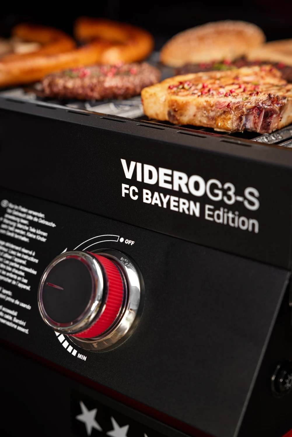 Rösle Videro G3-S VARIO+ Schwarz Gasgrill - FC Bayern Edition - Inkl. FC Bayern Abdeckhaube, Barbecue Grillzange Und Burgerpresse 17 Rösle Videro G3-S VARIO+ Schwarz Gasgrill - FC Bayern Edition - Inkl. FC Bayern Abdeckhaube, Barbecue Grillzange Und Burgerpresse – Bild 15