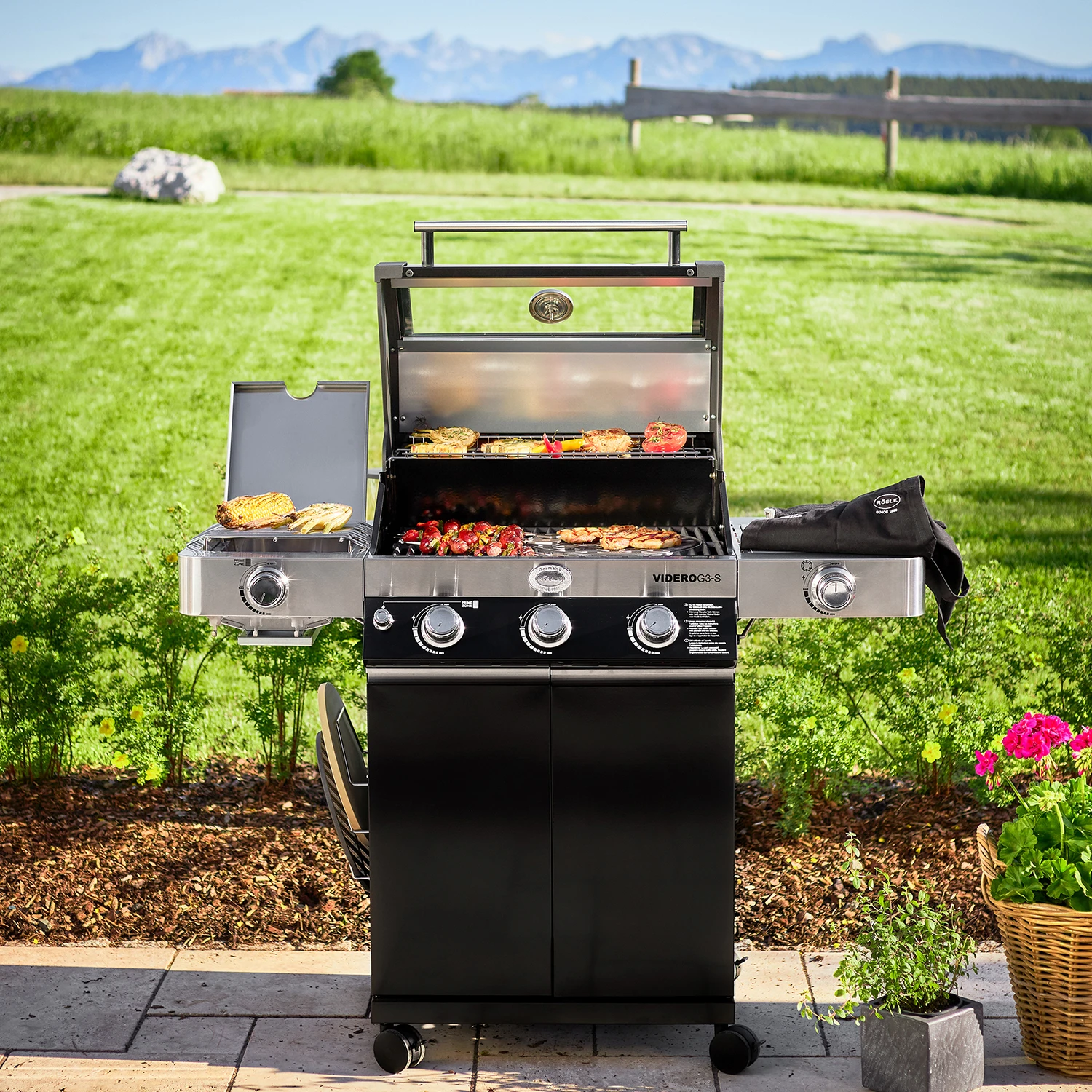 Rösle Gasgrill Videro G3-S VARIO+ Schwarz - Modell 2023 - X-DEAL Inkl. Abdeckhaube Und Grillplatte 14 Rösle Gasgrill Videro G3-S VARIO+ Schwarz - Modell 2023 - X-DEAL Inkl. Abdeckhaube Und Grillplatte – Bild 12