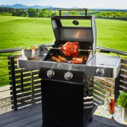 Rösle Gasgrill Videro G2 Schwarz - Modell 2022 Inkl. Abdeckhaube -Camping Geschäft Roesle Videro G2 Gasgrill Station Mood01 1
