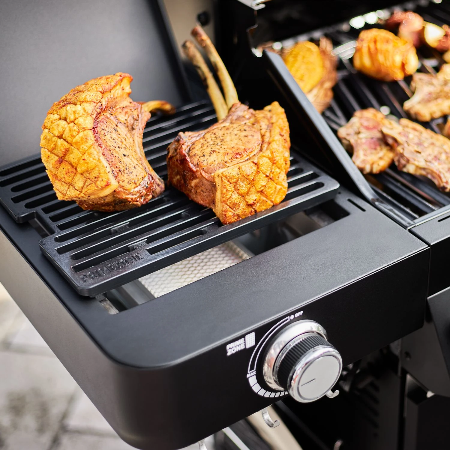 Rösle Gasgrill BBQ-Station Videro G4-S Vario+ Nero Schwarz - Modell 2023 - SMART Deal Inkl. Grillfürst Grill Control 16 Rösle Gasgrill BBQ-Station Videro G4-S Vario+ Nero Schwarz - Modell 2023 - SMART Deal Inkl. Grillfürst Grill Control – Bild 14