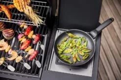 Rösle Gasgrill Videro Pro G3-S Vario+ Mattschwarz - Modell 2023 -Camping Geschäft Roesle Videro Pro Gasgrill Detail Seitenkocher 1