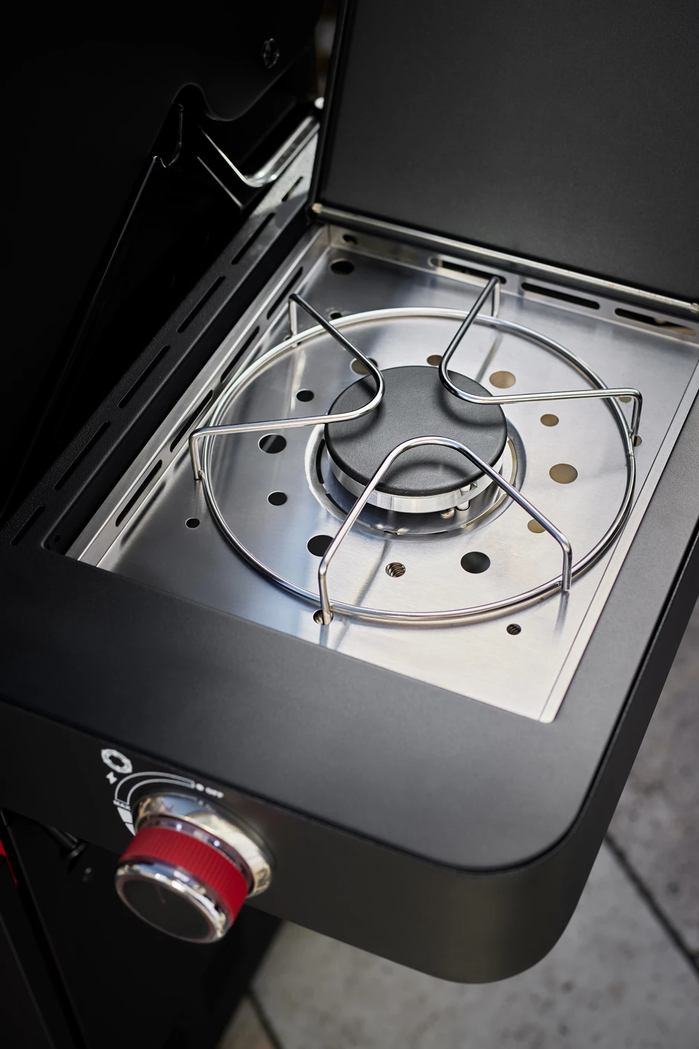 Rösle Videro G3-S VARIO+ Schwarz Gasgrill - FC Bayern Edition - Inkl. FC Bayern Abdeckhaube, Barbecue Grillzange Und Burgerpresse 12 Rösle Videro G3-S VARIO+ Schwarz Gasgrill - FC Bayern Edition - Inkl. FC Bayern Abdeckhaube, Barbecue Grillzange Und Burgerpresse – Bild 10