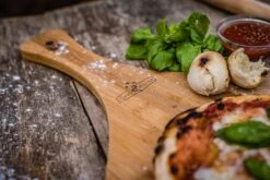 Grillfürst Pizzabrett Bambusholz -Camping Geschäft Servierbrett Grillfuerst Pizza Mood