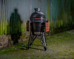 The Bastard Keramikgrill Classic Medium - Complete - Schwarz Glänzend - Modell 2023 -Camping Geschäft The Bastard Classic Medium Complete Kamadogrill