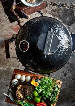 The Bastard Keramikgrill Classic Medium - Complete - Schwarz Glänzend - Modell 2023 -Camping Geschäft The Bastard Classic Medium Keramikgrill Seitenablagen