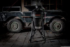 The Bastard Keramikgrill Classic Medium - Complete - Schwarz Glänzend - Modell 2023 -Camping Geschäft The Bastard Classic Medium Untergestell Seitentischel