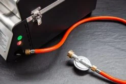 Grillfürst G201E 2-Brenner Gasgrill Portabel V2 - Campinggrill / Balkongrill 50mbar - Inkl. Untergestell -Camping Geschäft grillfuerst g201 gasanschluss 2