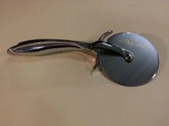 Napoleon PRO Pizzastein 38 Cm Mit Schneideroller -Camping Geschäft napoleon pro pizzaschneider