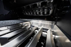 Outdoorchef Dualchef 425 G BZ Gasgrill Mit Blazing Zone Infrarotbrenner + DGS Gusseisen Grillrost 2 Stk.+ DGS Gemüse Grillrost 2 Stk. -Camping Geschäft outdoorchef dualchef 425 g flammenschutzbleche 18 700 16 1