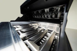 Outdoorchef Dualchef 425 G BZ Gasgrill Mit Blazing Zone Infrarotbrenner + DGS Gusseisen Grillrost 2 Stk.+ DGS Gemüse Grillrost 2 Stk. -Camping Geschäft outdoorchef dualchef 425 g flammschutzbleche 18 700 16 1