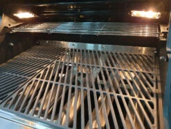 Outdoorchef Dualchef S 325 G Edelstahl Gasgrill 13 Outdoorchef Dualchef S 325 G Edelstahl Gasgrill -Camping Geschäft outdoorchef dualchef s325g beleuchtung