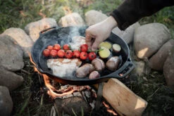 Petromax Feuerpfanne Gusseisen Fp40h-t Mit Zwei Henkeln -Camping Geschäft petromax feuerpfanne henkel feuerstelle