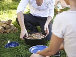 Petromax Ft6 Feuertopf Dutch Oven 5,5 L - Mit Füssen - X-DEAL Inkl. Deckelheber, Pflegepaste Und Kochlöffel 20 Petromax Ft6 Feuertopf Dutch Oven 5,5 L - Mit Füssen - X-DEAL Inkl. Deckelheber, Pflegepaste Und Kochlöffel -Camping Geschäft petromax feuertopf ft6 13 1