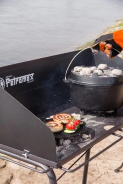 Petromax Feuertopf Tisch Fe90 (groß) -Camping Geschäft petromax feuertopf tisch grillen fe90