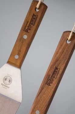 Petromax Flexibler Pfannen- Und Grillwender (Kurzgriff) 11 Petromax Flexibler Pfannen- Und Grillwender (Kurzgriff) -Camping Geschäft petromax grillwender detail griff flex1