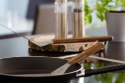 Petromax Flexibler Pfannen- Und Grillwender (Langgriff) -Camping Geschäft petromax grillwender einsatz flex2